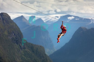 Zipline  på Hoven