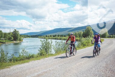 Sykkel langs Gudbrandsdalslågen i Lesja