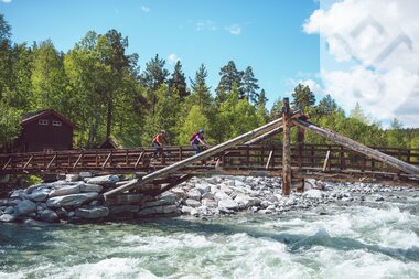 Sykkel ved Lorkverna i Lesja