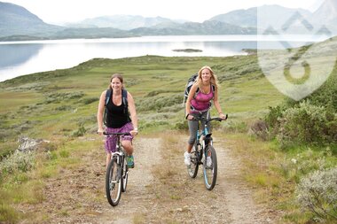 Sykling langs Jotunheimvegen i Valdres
