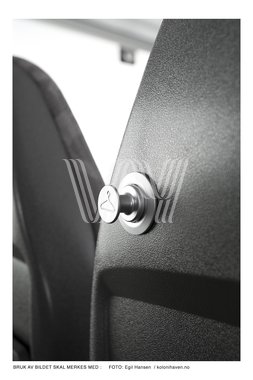 Knagg til klær på stolen