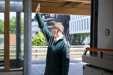 Konduktør gir signal 