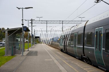 Tog på Eidvoll stasjon