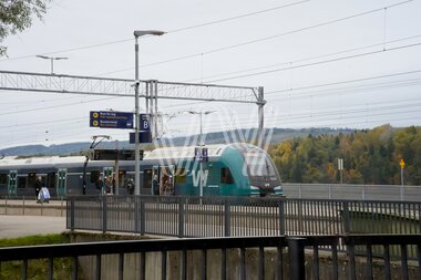 Tog på Eidvoll stasjon