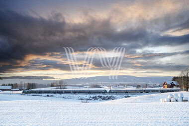 Tog i vinterlandskap på Østlandet