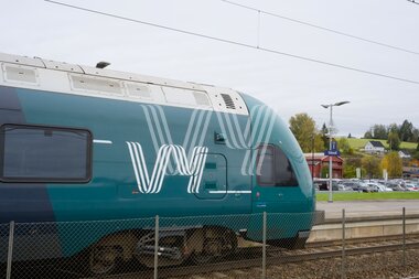 Tog på Eidvoll stasjon