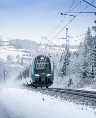 Tog i vinterlandskap på Østlandet