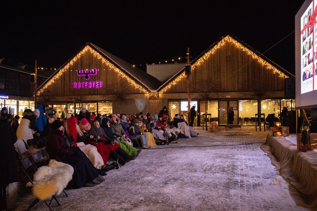 Lova actually filmvisning på torget
