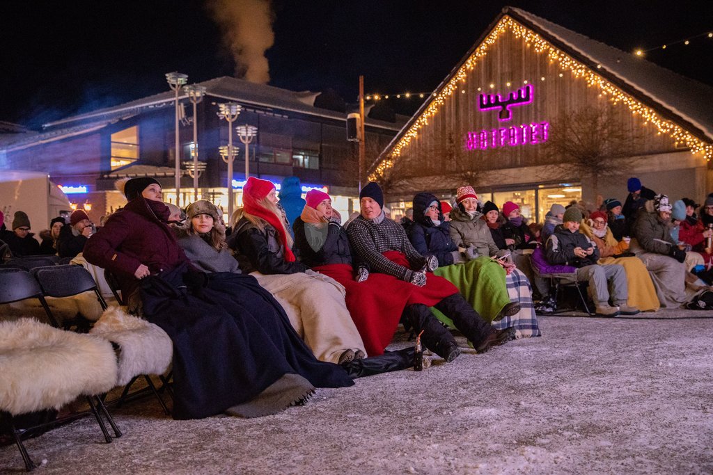 Lova actually filmvisning på torget