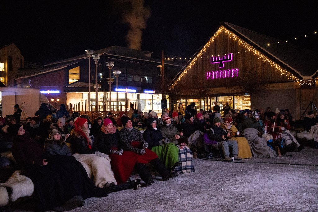 Lova actually filmvisning på torget