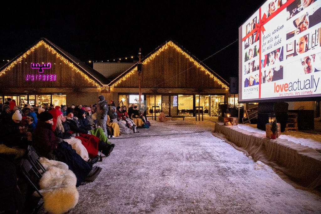Lova actually filmvisning på torget