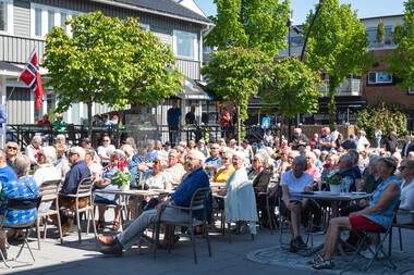 Kakefest i Moelv grunnet regjeringens sykehusvedtak