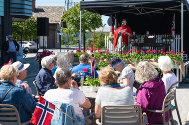 Kakefest i Moelv grunnet regjeringens sykehusvedtak