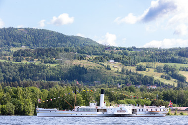D/S Skibladner på Skibladnerbrygga ved Mjøsparken