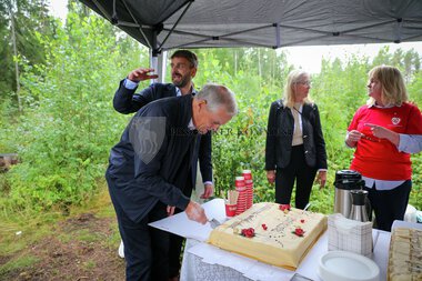 Jonas Gahr Støre og Jan Christian Vestre på sykehustomta