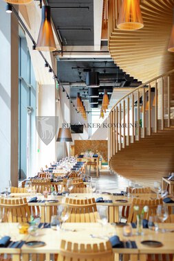 Wood Hotel by Frich´s  ansatte og restaurant