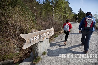 På vei opp til Preikestolen