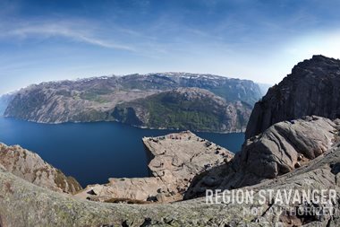 Utsikt mot Preikestolen og Lysefjorden 