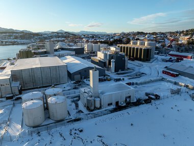 VivoMega Kristiansund dronefoto vinter 2025 fabrikk og administrasjon