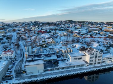 VivoMega Kristiansund dronefoto vinter 2025 fabrikk og administrasjon