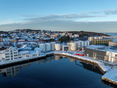 VivoMega Kristiansund dronefoto vinter 2025 fabrikk og administrasjon