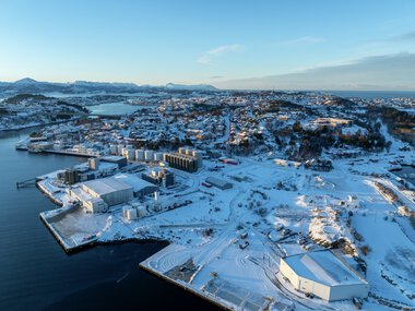 VivoMega Kristiansund dronefoto vinter 2025 fabrikk og administrasjon
