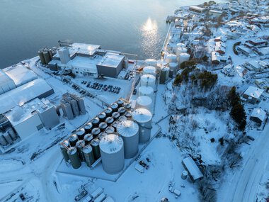 VivoMega Kristiansund dronefoto vinter 2025 fabrikk og administrasjon