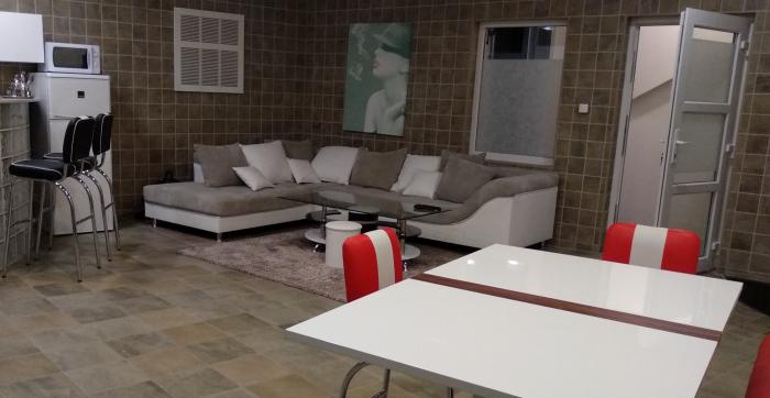 Reality Atypický byt s veľkým vlastným dvorom a záhradou na prenájom Bratislava I