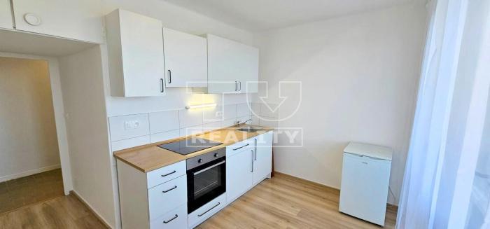 Reality Na predaj 2-izbový byt s tromi balkónmi v centre Nitry, Štúrova ul.62 m2
