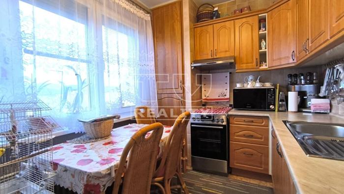 Reality Znížená cena! Na predaj 2 izbový byt s nádherným výhľadom v Bánovciach nad Bebravou, 53m2
