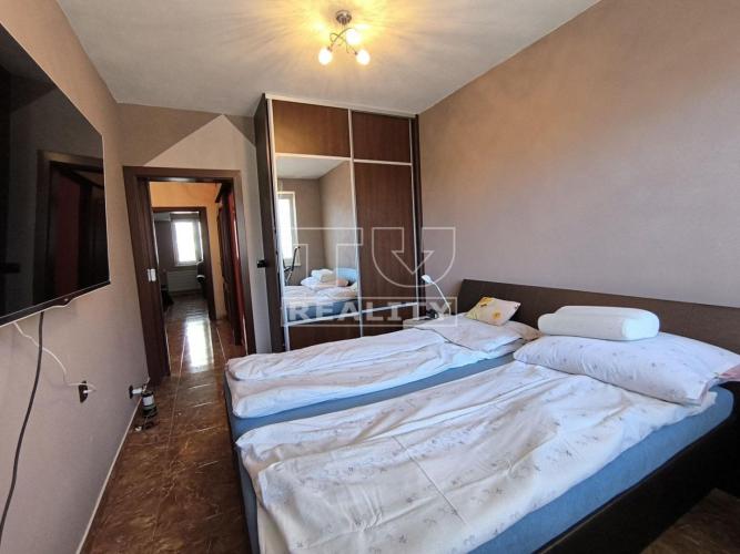 Reality TUreality ponúka na predaj 3 izbový byt so zariadením po kompletnej rekonštrukcii s klimatizáci