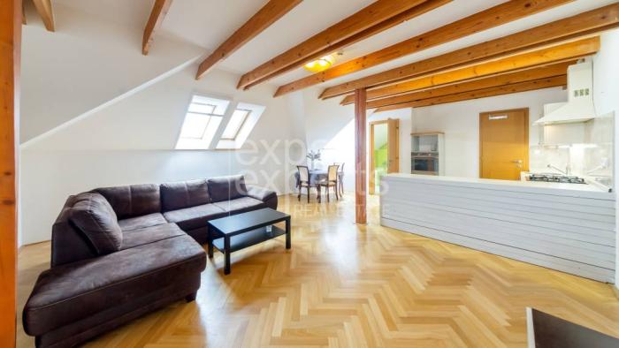 Reality REZERVOVANÉ Podkrovný 2i byt 90m2, s A/C v historickej vile v centre