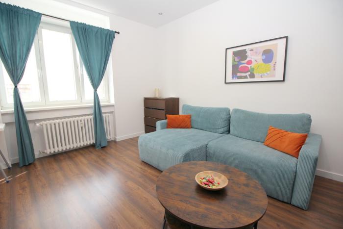 Reality 2-izb.Staré Mesto (Laurinská ul.) 3/5p. s balkónom, pešia zóna,
