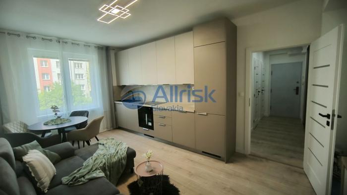 Reality NADŠTANDARDNE NOVO ZREKONŠTRUOVANÝ 3 IZB. BYT S BALKÓNOM - OVRUČSKÁ UL., NOVÉ MESTO