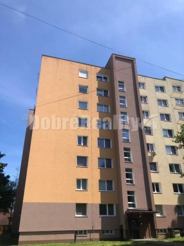 Reality Pripravujeme prenájom 3 - izbového bytu v Lučenci na Vajanského ulici.