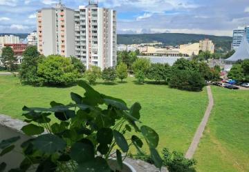 Reality Zrekonštruovaný 3 izbový byt na Koprivnickej ulici – Bratislava IV Dúbravka