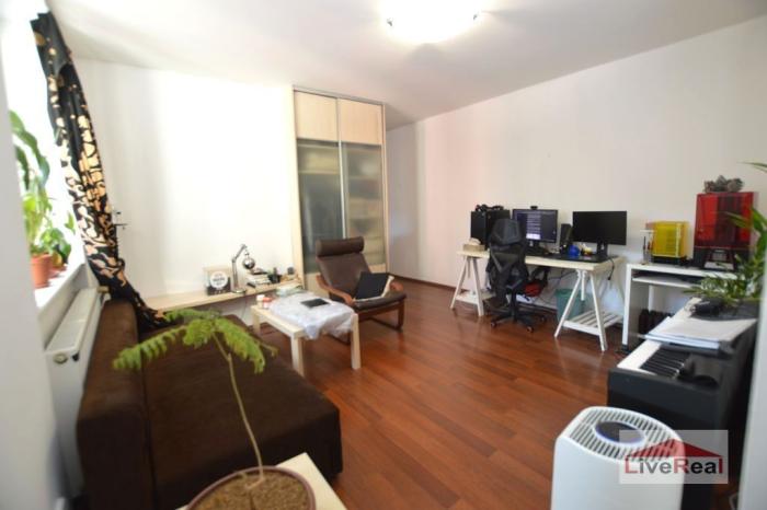 Reality Veľký 1,5izb, Prievozská, tehla, otočený do dvora, 46m2, vlastný kotol, čiastočná rekonštr
