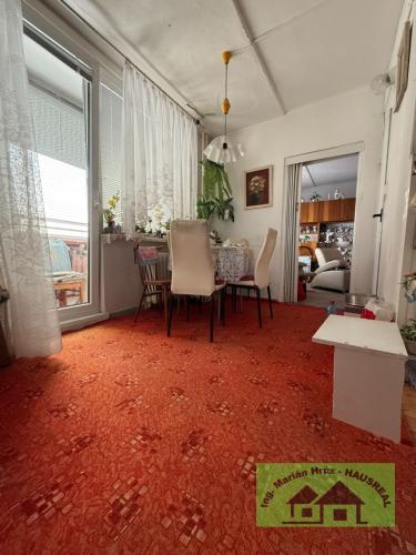 Reality Čiastočne prerobený 3izb byt v širšom centre mesta Levice
