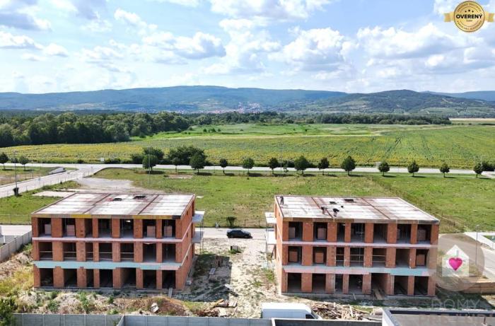 Reality 1 IZBOVÝ BYT S PIVNICOU, ZÁHRADKOU, KLIMATIZÁCIOU A ŽALÚZIAMI