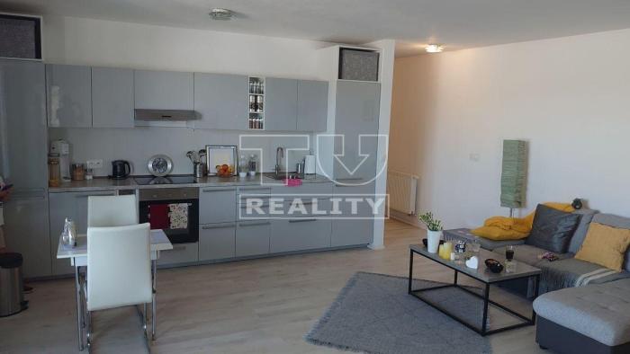 Reality Rezervované: Investičný veľký jednoizbový byt, 62 m2, sídlisko Noviny s parkovacím miestom