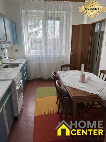 Reality PRENÁJOM :  3 izbový byt s garážou, ul. Vozová, Komárno