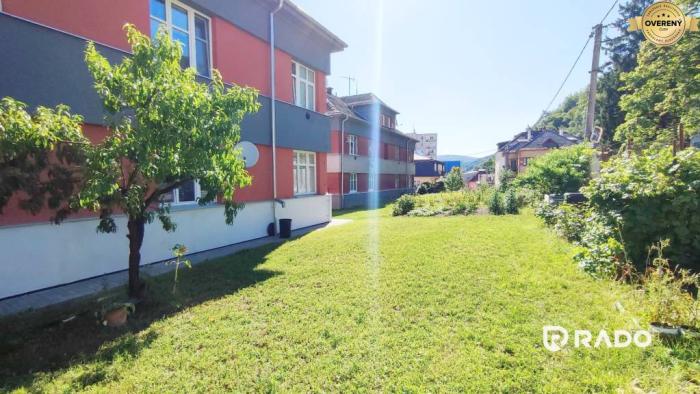 Reality RADO | 1i VOJENSKÝ byt so záhradou a parkovaním | Trenčín