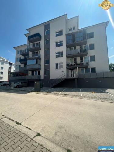 Reality Na prenájom pekný 3 izbový byt s parkingom Novostavbe Slavomírova