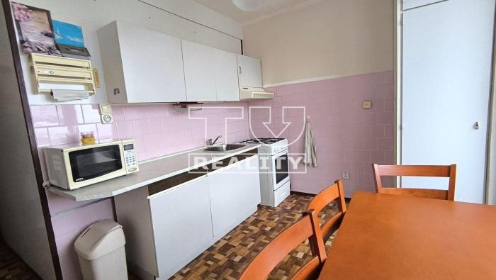 Reality 2-IZBOVÝ BYT,ČIASTOČNÁ REKONŠTRUKCIA,BALKÓN,NOVÉ MESTO,56m2