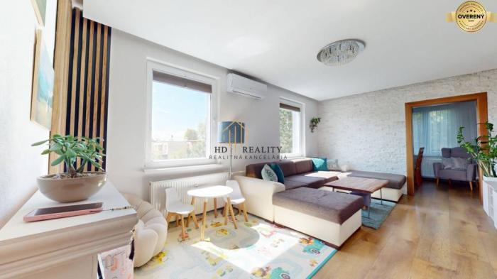 Reality PREDAJ, 4-Izbový byt Slnečná,loggia a balkón Banská Bystrica