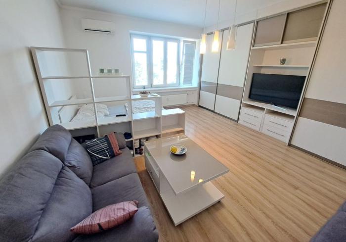 Reality Predaj 1i bytu s balkónom na ul. Trnavská cesta, Nivy