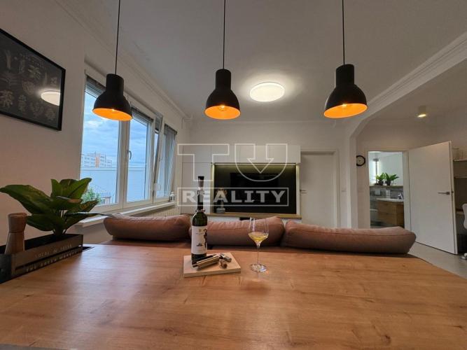 Reality 2-IZBOVÝ BYT,KOMPLETNÁ REKONŠTRUKCIA,NOVÉ MESTO,BALKÓN,55m2
