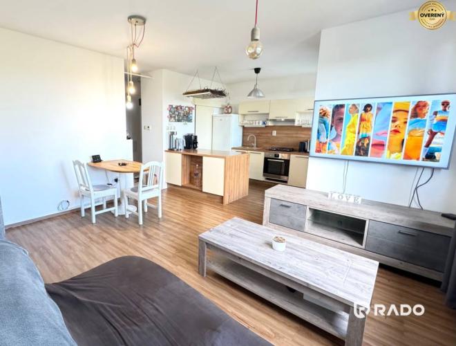 Reality RADO | Na predaj 3-IZBOVÝ BYT S LOGGIOU v 13 ročnej nadstavbe, Senec