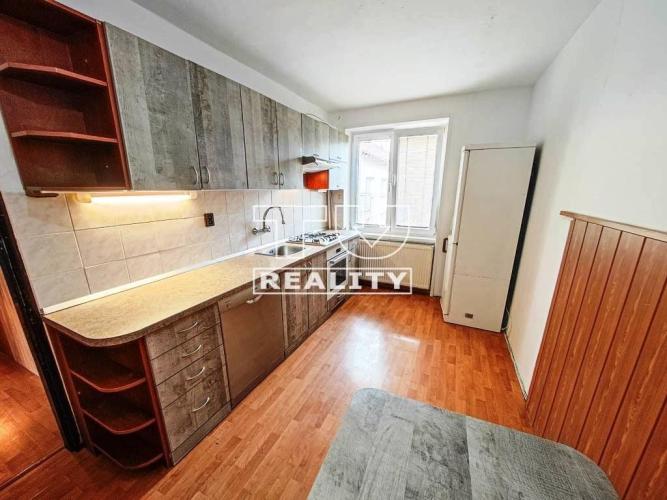 Reality 3-IZBOVÝ BYT,PÔVODNÝ STAV,LOGGIA,DEVÍNSKA NOVÁ VES,65m2