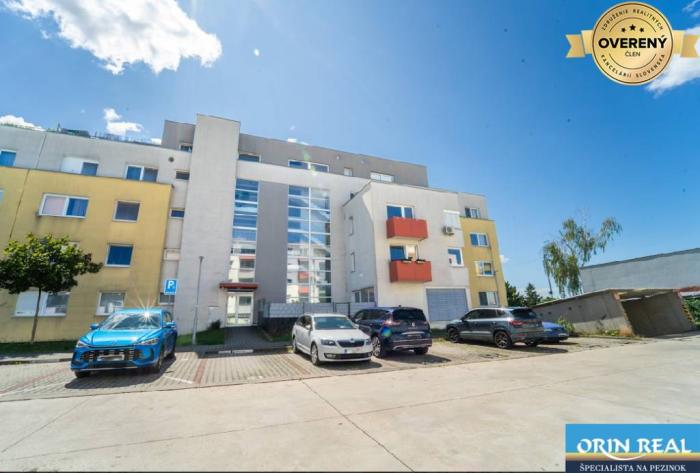 Reality BÝVANIE SNOV -   ZARIADENÝ BYT S TERASOU 43 m2  a garážovým státím